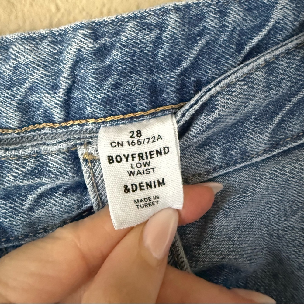 H&M &Denim Boyfriend Low Waist Jeans Distressed Ripped Straight Leg Baggy Jeans - Picture 2 of 3